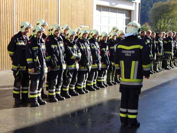 feurwehr-mannschaft-reihe